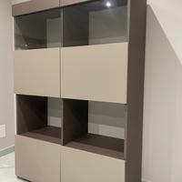 Vetrina/credenza moderna con ante in vetro