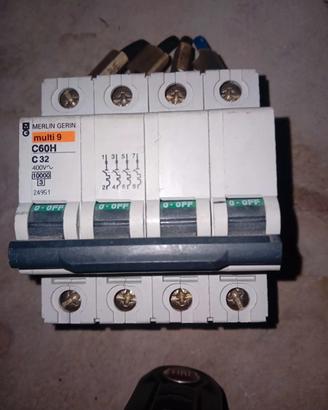 magnetotermico 32 A