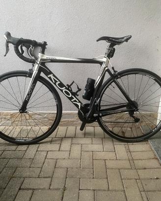 bici full carbon da corsa