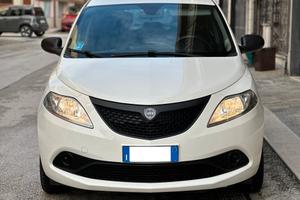 Lancia Ypsilon 1.0 5 porte Hybrid Ecochic Gold