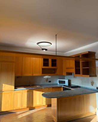 Cucina in rovere con bancone