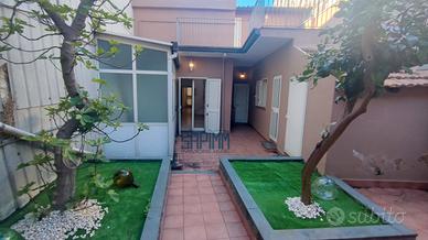 Indipendente Con Terrazzo E Corte Rif970