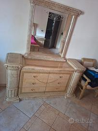 comò in legno effetto marmo