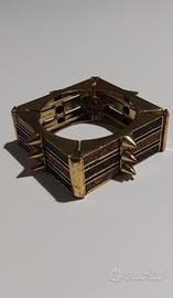 Bracciale vintage in ottone dorato con borchie