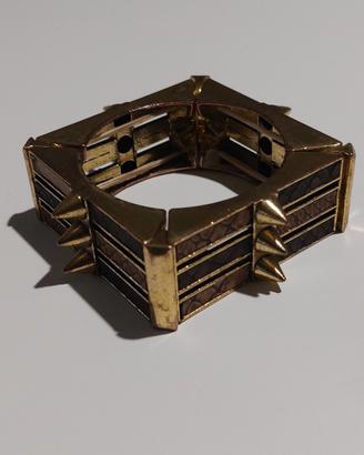 Bracciale vintage in ottone dorato con borchie
