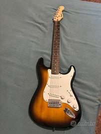 Chitarra Squier + Ampli Laney + Accessori