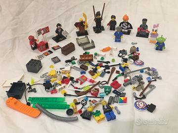 Lego minifigures + pezzi speciali