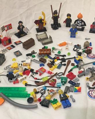 Lego minifigures + pezzi speciali