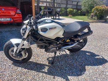 ducati monster 696  