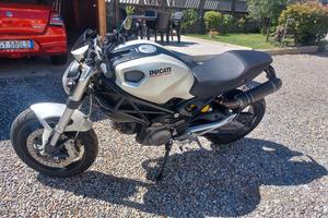 ducati monster 696  
