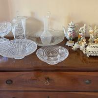Oggetti decorativi in cristallo e porcellana