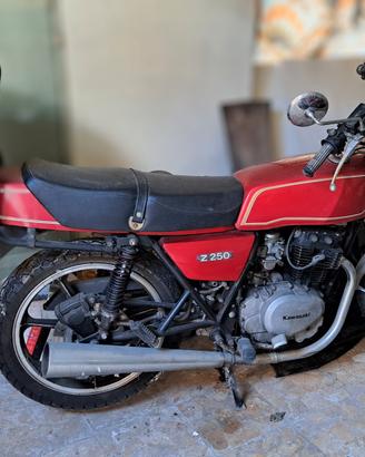 Kavasaki Z250 - moto d'epoca non circolante