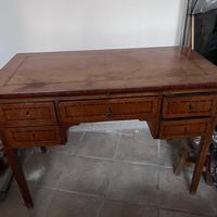 scrivania in legno stile antico