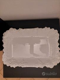 Centrotavola in ceramica con decoro in rilievo