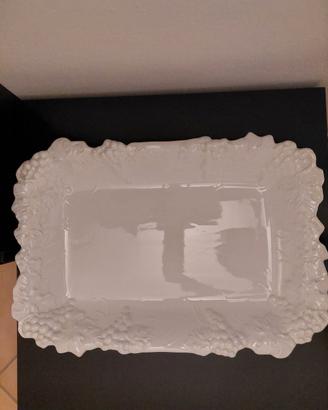 Centrotavola in ceramica con decoro in rilievo
