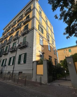 2 LOCALI A NAPOLI