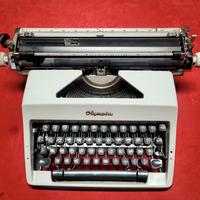 Macchina da scrivere Olympia anni 60