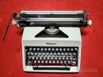 Macchina da scrivere Olympia anni 60
