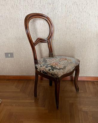 Sedia imbottita rivestita in stoffa damascata colo