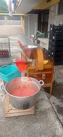 Attrezzatura per produrre salsa di pomodoro