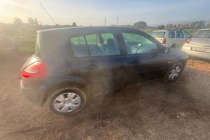 Renault Megane anno 2007 con 150.000 km