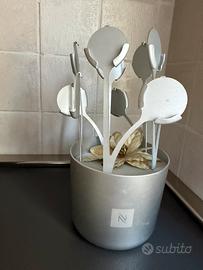 Portacapsule Nespresso argento a forma di vaso