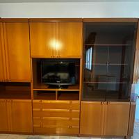 Mobile in legno con vano tv