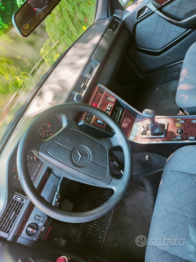 Mercedes-Benz E-Class 1993 photo 3