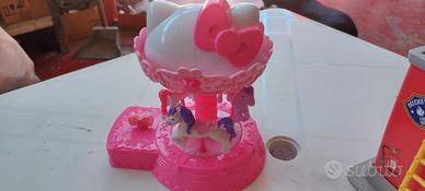 giostra dei cavalli di hello Kitty 