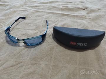 occhiali da sole Diesel stile Vasco Rossi 