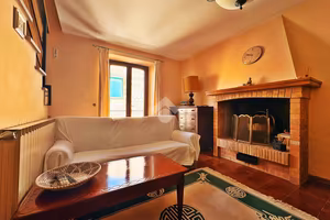 CASA SEMINDIPENDENTE A FOSSATO DI VICO