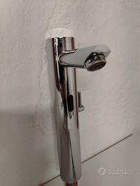 Miscelatore con sensore elettrico a batterie