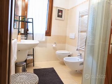 Stanza con bagno privato