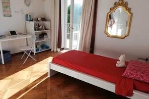 Camere ammobiliate a sole ragazze