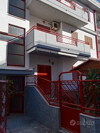 Centrale primo piano con posto auto