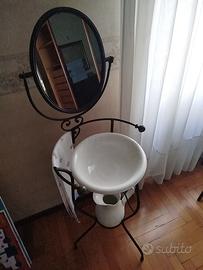 Vecchio lavamani in ceramica