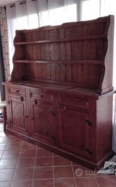 Credenza con piattaia