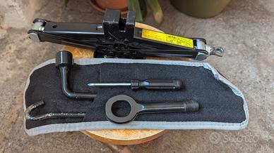 Kia Rio Cric originale e chiavi