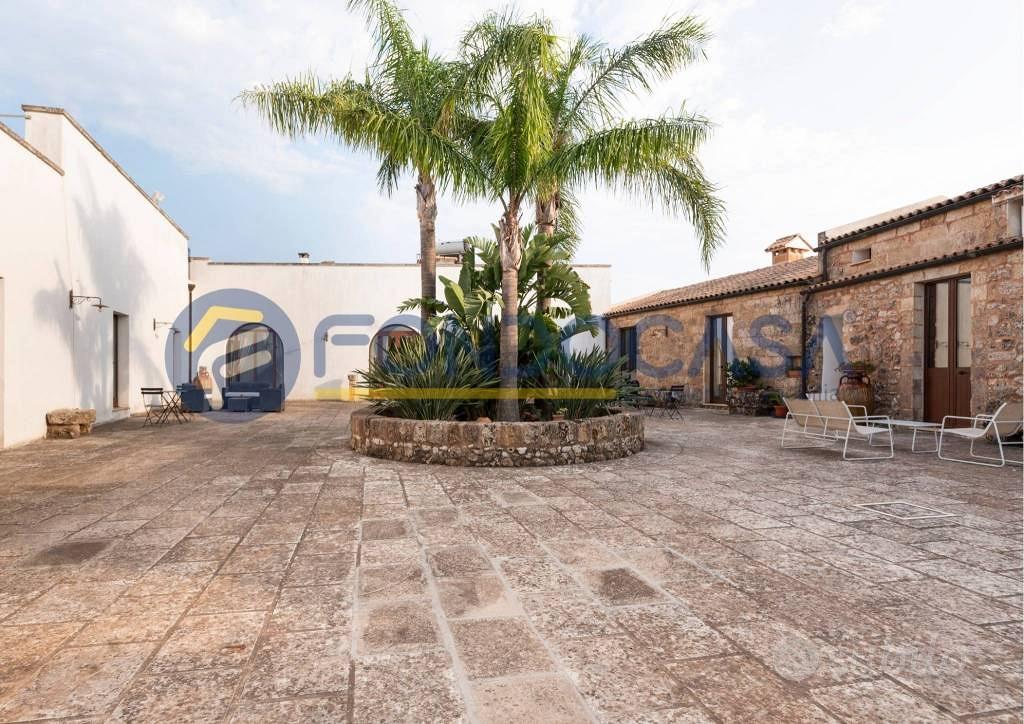 Rustico / Casale di 4600 m² con più di 5 locali e - Vista 2