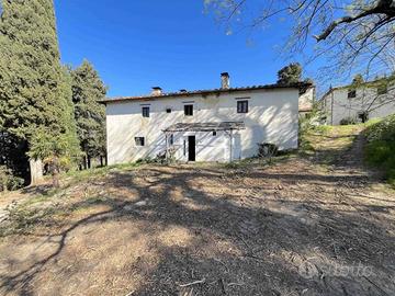 Rustico / Casale di 480 m² con più di 5 locali a P