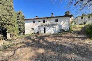 Rustico / Casale di 480 m² con più di 5 locali a P