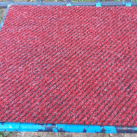 Pavimento componibile di tappetini quadrati