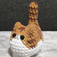 Peluche amigurumi gatto bianco e marrone soriano