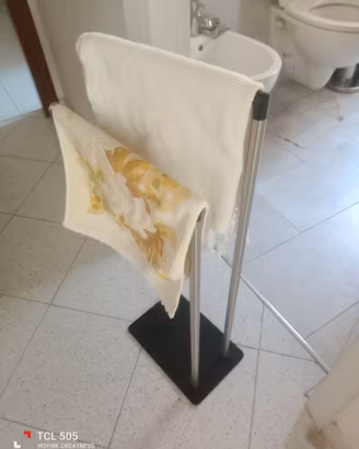 PORTASCIUGAMANI IN ACCIAIO A RICCIONE