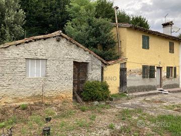 Rustico / Casale di 228 m² con 4 locali e box auto