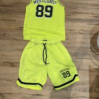 completo ragazzo da basket