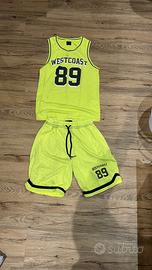 completo ragazzo da basket