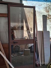 Porte in ferro e una alluminio