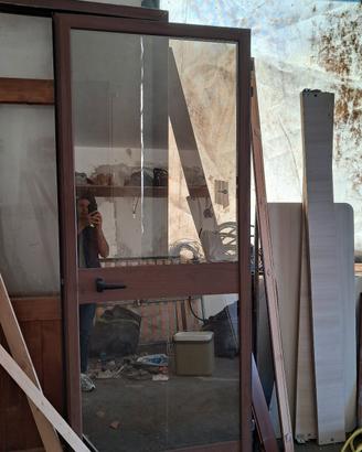 Porte in ferro e una alluminio