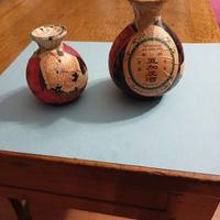 Piccole bottiglie cinesi per. Sake o vino